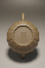 Load image into Gallery viewer, Fully Handmade Jiangpo-Qingni Jingwen Lion Head Yixing Teapot by Feng Tao 全手工冯涛降坡青泥筋纹狮球 150ml
