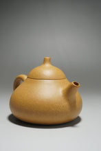 Load image into Gallery viewer, Huangjin Duan Melon Yixing Teapot 黄金段匏瓜 150ml
