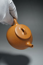 Load image into Gallery viewer, Fully Handmade Huangjinduan Ziye Shipiao Teapot by Feng Tao 全手工黄金段子冶石瓢冯涛制 150ml
