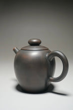 Load image into Gallery viewer, Julunzhu Nixing Teapot by Wu Sheng Sheng 坭兴吴盛胜巨轮珠 150ml
