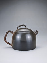 Load image into Gallery viewer, 150ml Nixing &#39;Little Kettle&#39; Teapot with Yaobian by Li Wenxin 李文新阴阳秦权
