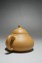 Load image into Gallery viewer, Huangjin Duan Melon Yixing Teapot 黄金段匏瓜 150ml
