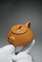 Load image into Gallery viewer, Fully Handmade Huangjinduan Ziye Shipiao Teapot by Feng Tao 全手工黄金段子冶石瓢冯涛制 150ml

