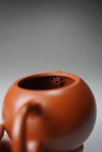 Load image into Gallery viewer, Fully Handmade Zhuni Xishi Teapot by Yu Bo 全手工余波制极品朱泥西施 150ml
