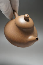 Load image into Gallery viewer, Lao Duanni Hulupiao yixing Teapot with Carvings 老段泥匏瓜带刻绘 150ml
