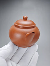 Load image into Gallery viewer, Zhuni Shuiping Yixing Teapot 朱泥水平 150ml
