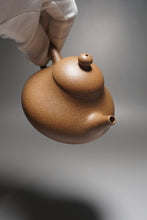 Load image into Gallery viewer, Yellow Jiangponi Hulupiao yixing Teapot 降坡黄泥葫芦瓢 150ml
