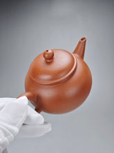 Load image into Gallery viewer, Zhuni Shuiping Yixing Teapot 朱泥水平 150ml
