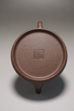 Load image into Gallery viewer, Fully Handmade Lao Duanni Limao Yixing Teapot by Wang Kaili 王凯丽全手工老段泥笠帽 150ml

