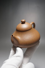 Load image into Gallery viewer, Yellow Jiangponi Hulupiao yixing Teapot 降坡黄泥葫芦瓢 150ml
