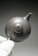 Load image into Gallery viewer, Julunzhu Nixing Teapot by Wu Sheng Sheng 坭兴吴盛胜巨轮珠 150ml
