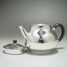 Load image into Gallery viewer, 999 Pure Silver Handmade Elegant Teapot no.2 全手工纯银999壶 150ml
