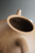 Load image into Gallery viewer, Lao Duanni Hulupiao yixing Teapot with Carvings 老段泥匏瓜带刻绘 150ml
