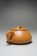 Load image into Gallery viewer, Fully Handmade Huangjinduan Ziye Shipiao Teapot by Feng Tao 全手工黄金段子冶石瓢冯涛制 150ml
