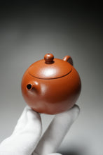 Load image into Gallery viewer, Fully Handmade Zhuni Xishi Teapot by Yu Bo 全手工余波制极品朱泥西施 150ml
