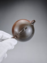 Load image into Gallery viewer, 150ml Nixing &#39;Little Kettle&#39; Teapot with Yaobian by Li Wenxin 李文新阴阳秦权
