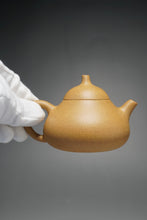 Load image into Gallery viewer, Huangjin Duan Melon Yixing Teapot 黄金段匏瓜 150ml
