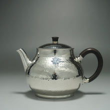 Load image into Gallery viewer, 999 Pure Silver Handmade Elegant Teapot 全手工纯银999壶 150ml
