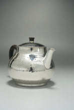 Load image into Gallery viewer, 999 Pure Silver Handmade Elegant Teapot 全手工纯银999壶 150ml
