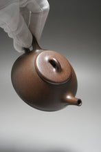 Load image into Gallery viewer, Wood Fired Dicaoqing Ziye Shipiao Yixing Teapot 柴烧底槽清子冶石瓢 150ml
