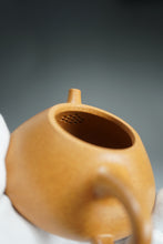 Load image into Gallery viewer, Fully Handmade Huangjinduan Ziye Shipiao Teapot by Feng Tao 全手工黄金段子冶石瓢冯涛制 150ml
