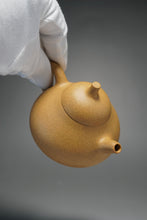 Load image into Gallery viewer, Huangjin Duan Melon Yixing Teapot 黄金段匏瓜 150ml
