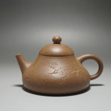 Load image into Gallery viewer, Lao Duanni Hulupiao yixing Teapot with Carvings 老段泥匏瓜带刻绘 150ml
