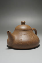 Load image into Gallery viewer, Lao Duanni Hulupiao yixing Teapot with Carvings 老段泥匏瓜带刻绘 150ml
