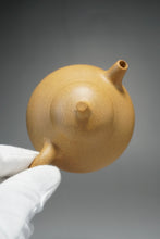 Load image into Gallery viewer, Huangjin Duan Melon Yixing Teapot 黄金段匏瓜 150ml
