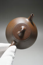 Load image into Gallery viewer, Wood Fired Dicaoqing Ziye Shipiao Yixing Teapot 柴烧底槽清子冶石瓢 150ml
