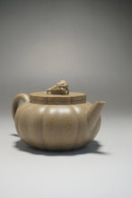 Load image into Gallery viewer, Fully Handmade Jiangpo-Qingni Jingwen Lion Head Yixing Teapot by Feng Tao 全手工冯涛降坡青泥筋纹狮球 150ml
