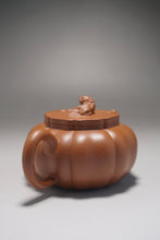 Load image into Gallery viewer, Fully Handmade Jiangpo-Hongni Jingwen Lion Head Yixing Teapot by Feng Tao 全手工冯涛降坡红泥筋纹狮球 150ml
