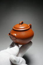 Load image into Gallery viewer, Fully Handmade Zhuni Yuanzhu Teapot by Huang Qiuhui 全手工黄秋慧制极品朱泥圆竹 150ml
