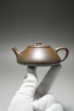 Load image into Gallery viewer, Wood Fired Dicaoqing Ziye Shipiao Yixing Teapot 柴烧底槽清子冶石瓢 150ml
