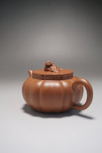 Load image into Gallery viewer, Fully Handmade Jiangpo-Hongni Jingwen Lion Head Yixing Teapot by Feng Tao 全手工冯涛降坡红泥筋纹狮球 150ml
