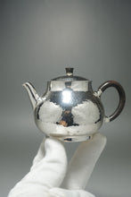 Load image into Gallery viewer, 999 Pure Silver Handmade Elegant Teapot 全手工纯银999壶 150ml
