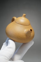 Load image into Gallery viewer, Huangjin Duan Melon Yixing Teapot 黄金段匏瓜 150ml
