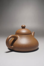 Load image into Gallery viewer, Yellow Jiangponi Hulupiao yixing Teapot 降坡黄泥葫芦瓢 150ml
