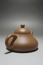 Load image into Gallery viewer, Lao Duanni Hulupiao yixing Teapot with Carvings 老段泥匏瓜带刻绘 150ml

