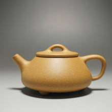 Load image into Gallery viewer, Huangjin Duan Pinggai Shipiao Yixing Teapot 黄金段平盖石瓢 155ml
