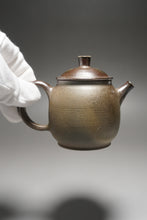 Load image into Gallery viewer, Wood Fired Julunzhu Nixing Teapot by Li Wenxin 李文新柴烧巨轮珠 155ml
