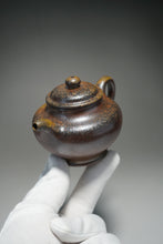 Load image into Gallery viewer, Wood Fired Duozhi Dicaoqing Yixing Teapot 柴烧底槽清掇只 160ml

