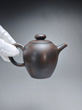 Load image into Gallery viewer, 160ml Julunzhu Nixing Teapot by Wu Sheng Sheng 坭兴吴盛胜巨轮珠
