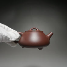 Load image into Gallery viewer, Lao Zini Shipiao Yixing Teapot 老紫泥石瓢 155ml
