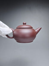 Load image into Gallery viewer, Lao Zini Bian Shuiping Yixing Teapot 老紫泥扁水平 160ml
