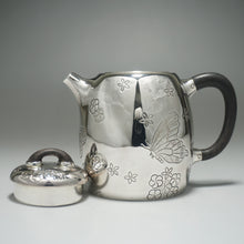 Load image into Gallery viewer, 999 Pure Silver Handmade Butterfly and Flowers Teapot 全手工花与蝶镜面银壶 160ml
