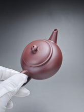 Load image into Gallery viewer, Lao Zini Bian Shuiping Yixing Teapot 老紫泥扁水平 160ml
