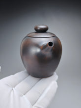 Load image into Gallery viewer, 160ml Julunzhu Nixing Teapot by Wu Sheng Sheng 坭兴吴盛胜巨轮珠
