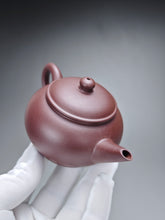 Load image into Gallery viewer, Lao Zini Bian Shuiping Yixing Teapot 老紫泥扁水平 160ml
