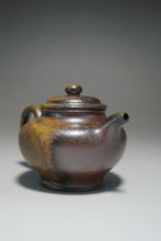 Load image into Gallery viewer, Wood Fired Duozhi Dicaoqing Yixing Teapot 柴烧底槽清掇只 160ml
